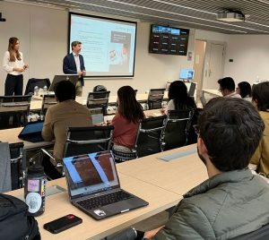 Víctor Carulla, Managing Partner de Headway junto a Marina Martín, manager de Future Track en la masterclass de EADA Business School